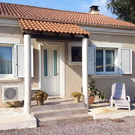 Maison De 2 Chambres A Lucciana Avec Magnifique Vue Sur La Montagne Jardin Clos Et Wifi A 5 Km De La Plage Casa vacanze Lucciana (Corsica)