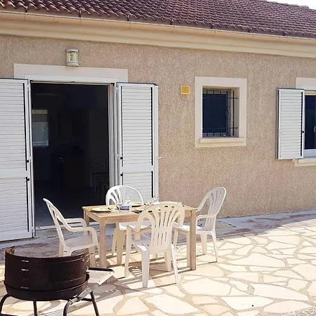 Maison De 2 Chambres A Lucciana Avec Magnifique Vue Sur La Montagne Jardin Clos Et Wifi A 5 Km De La Plage Casa vacanze