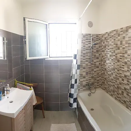 Casa vacanze Maison De 2 Chambres A Lucciana Avec Magnifique Vue Sur La Montagne Jardin Clos Et Wifi A 5 Km De La Plage
